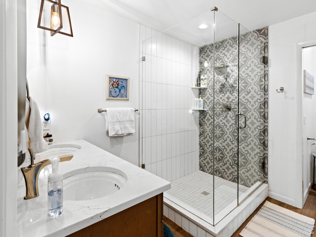 Property Photo 16 Primary bathroom