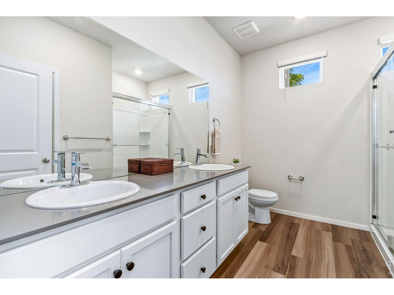 Property Photo 14 primary bathroom