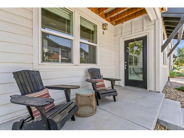 Property Photo 19 front patio