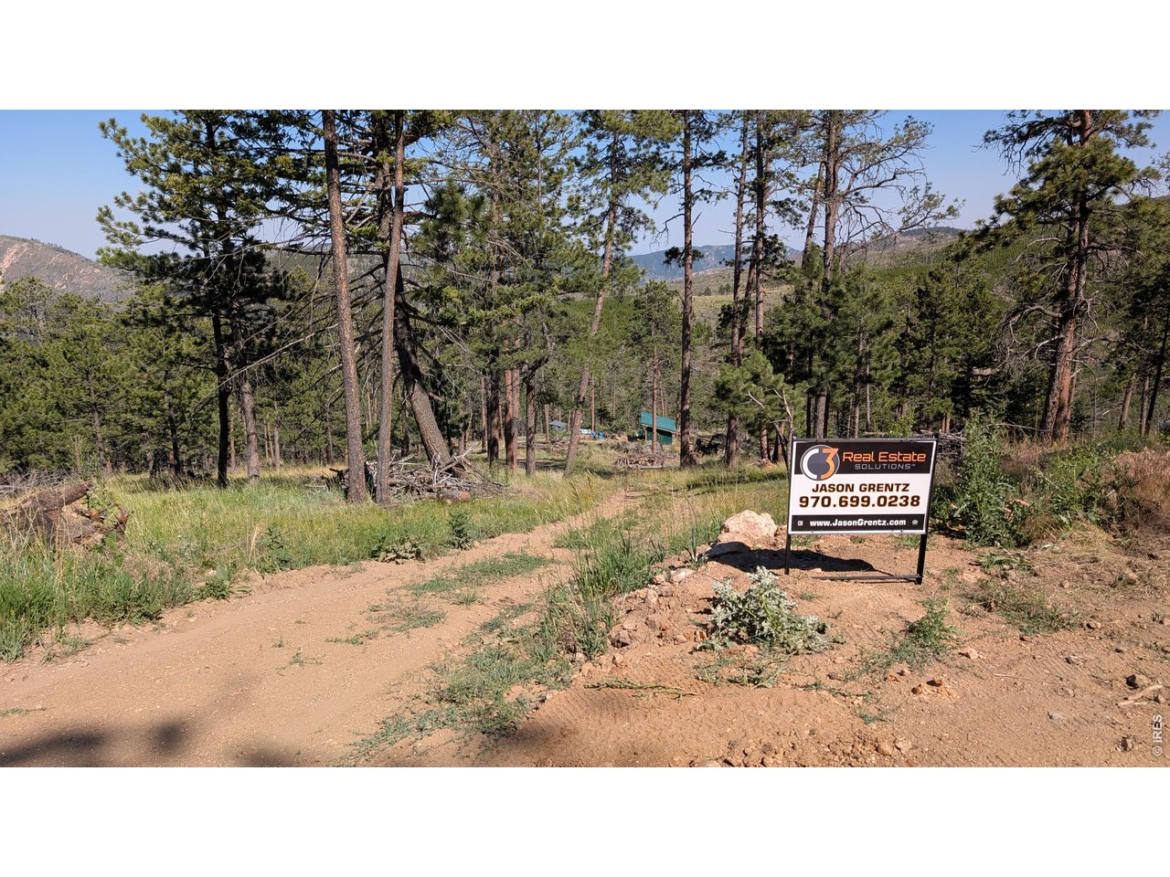 Property Photo 45 DO NOT GO BEYOND this second sign if you do not have 4 wheel drive. The road is steeper and looser.