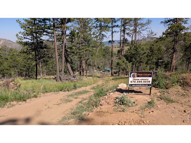 Property Photo 45 DO NOT GO BEYOND this second sign if you do not have 4 wheel drive. The road is steeper and looser.