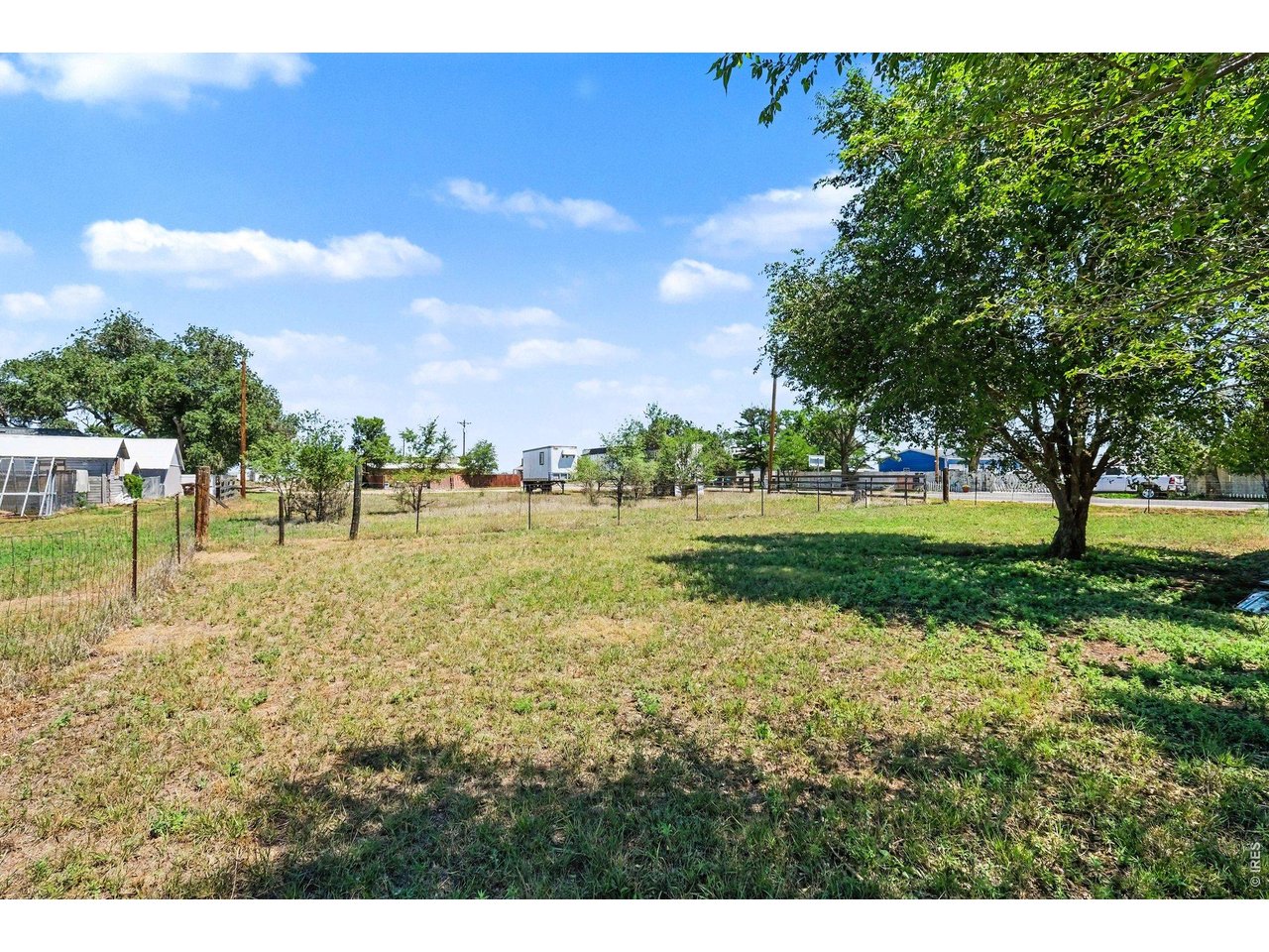 Property Photo 6 Huge side yard; room for RV parking and flexibility to add, change, make your own.