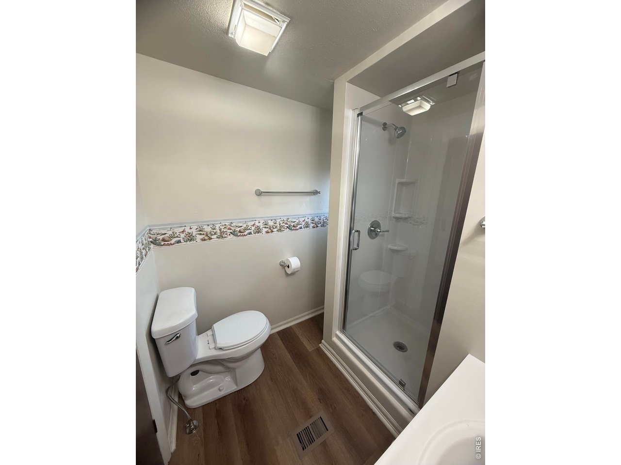 Property Photo 25 Shared bathroom view 2