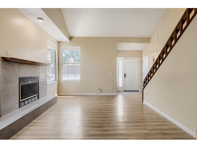 Property Photo 3 Vaulted ceilings