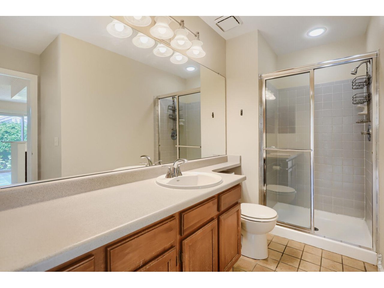 Full Main-level bath