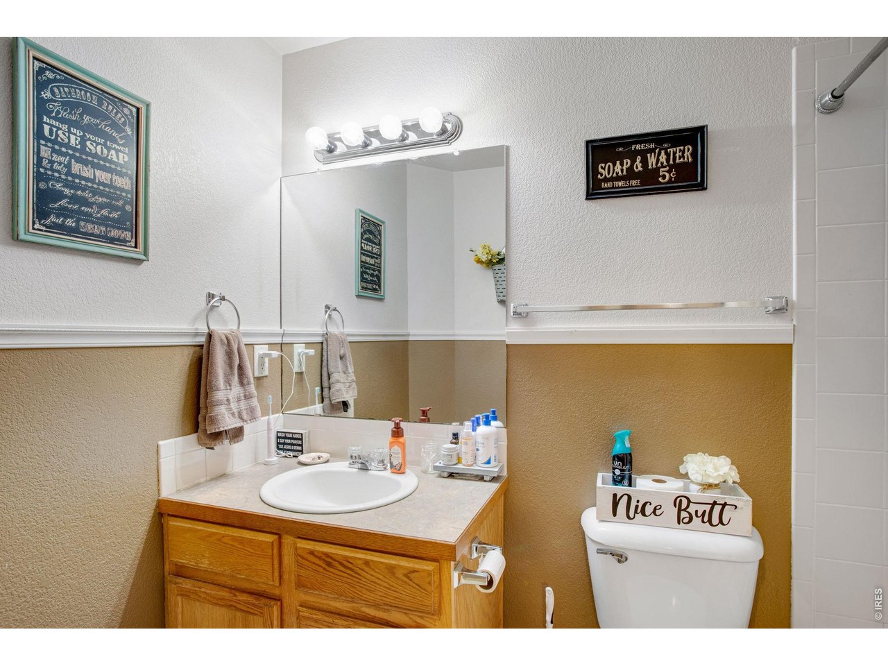 Property Photo 28 2nd Bathroom