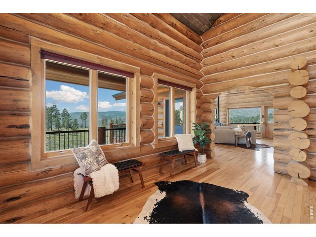 Property Photo 11 Gorgeous wood floors