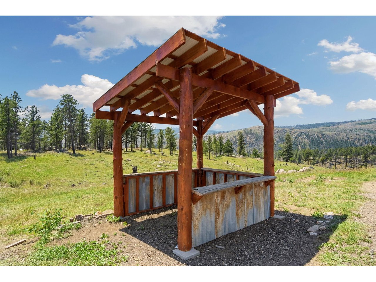 Property Photo 28 Outdoor kitchen/bar Great for entertaining!