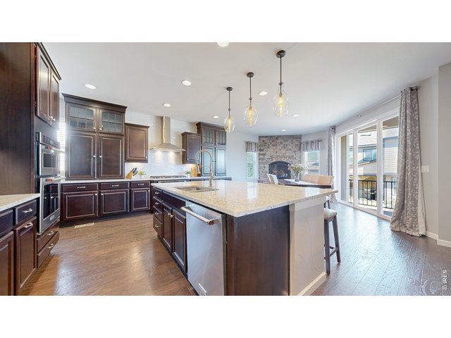 Property Photo 11 Upgraded appliances are a chef's dream