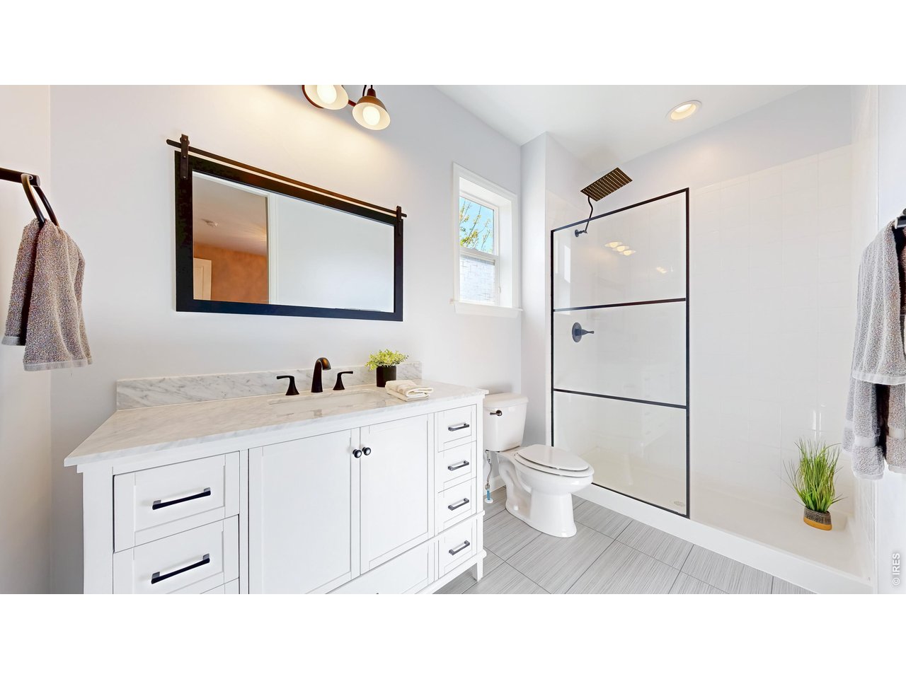 Property Photo 22 Ensuite bathroom for bedroom #2