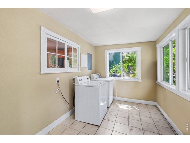 Property Photo 20 Oversized Laundry Room