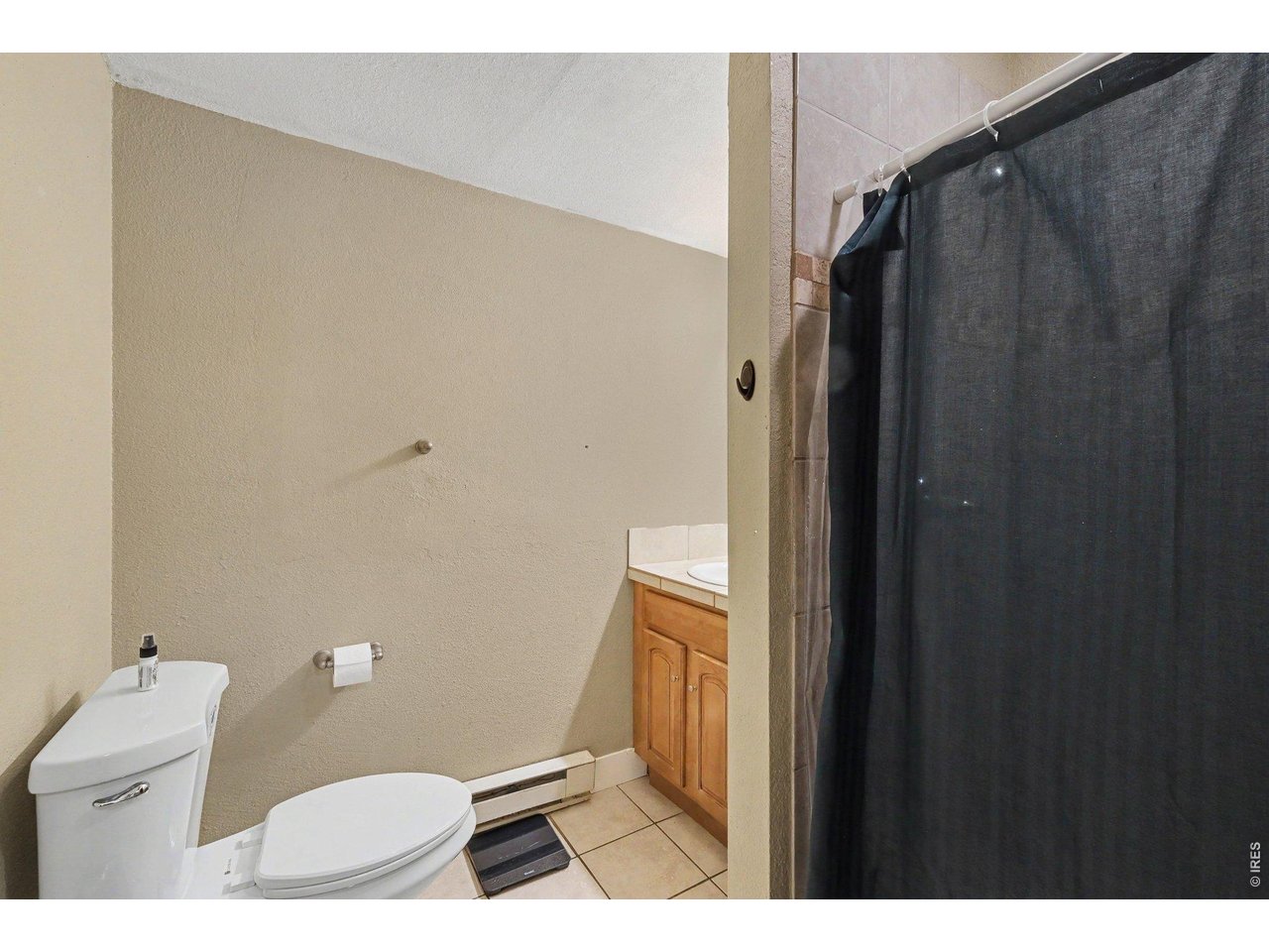 Property Photo 13 Shared Ensuite 3/4 Bathroom