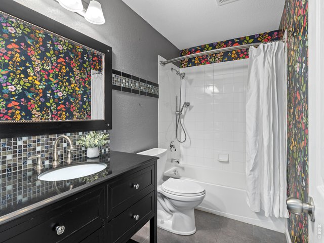 Property Photo 36 Main bathroom