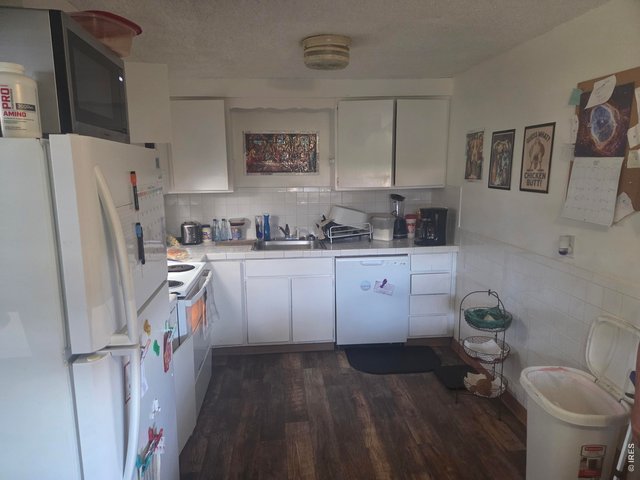 Property Photo 8 Kitchen