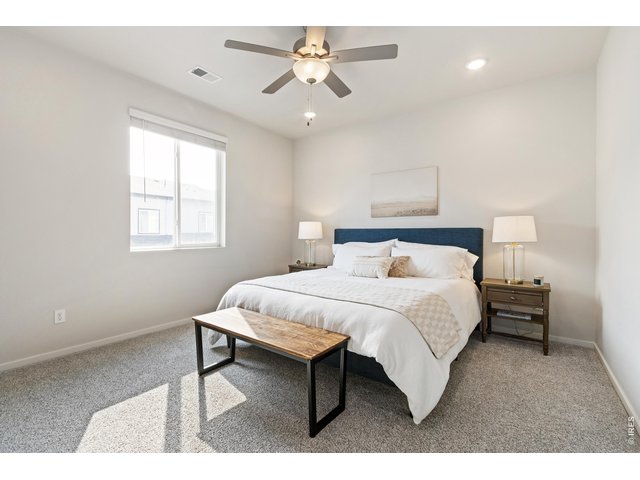 Property Photo 10 Large primary suite with nice sized walk in closet.