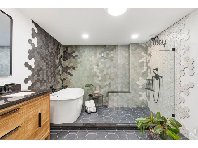 Property Photo 26 Stunningly updated Primary Bath