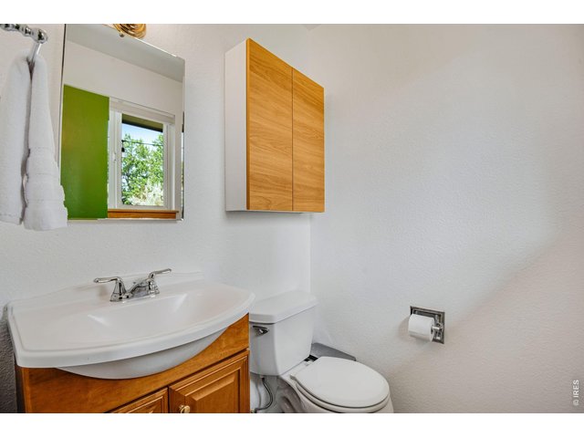 Property Photo 21 Half Bath in Primary