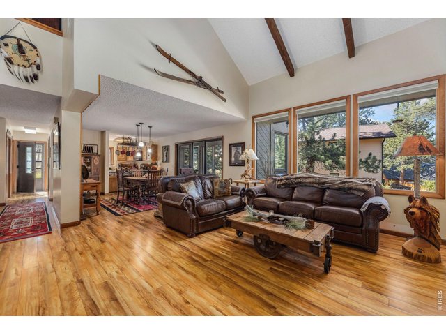Property Photo 7 Open floor plan