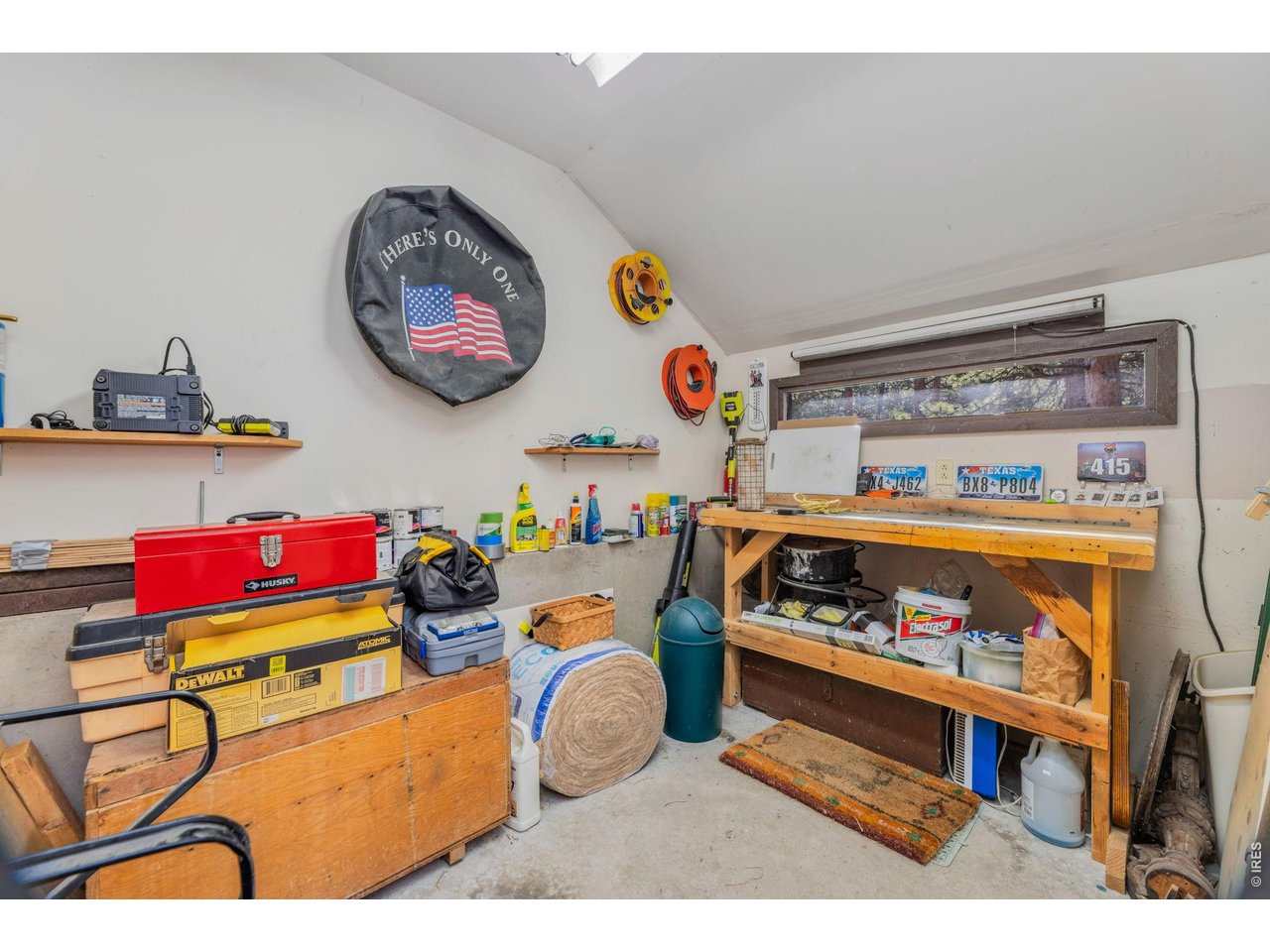 Separate workshop with private entrance