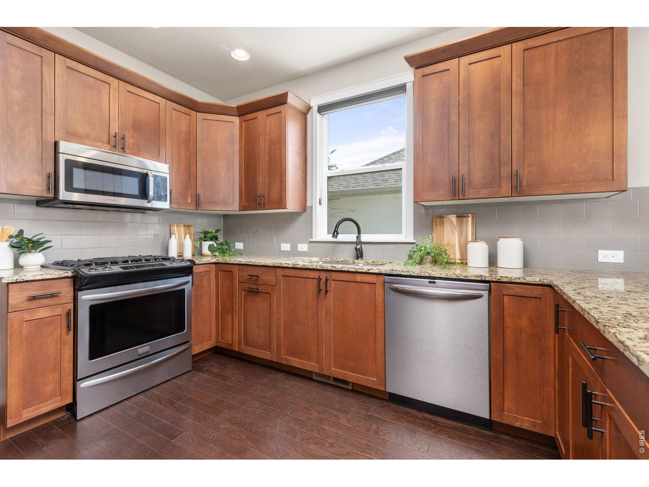 Property Photo 9 Kitchen with Gas Stove