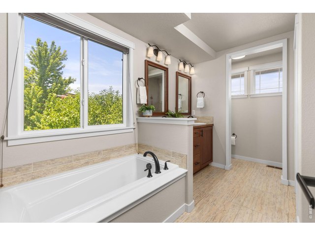 Property Photo 18 Primary bathroom ensuite