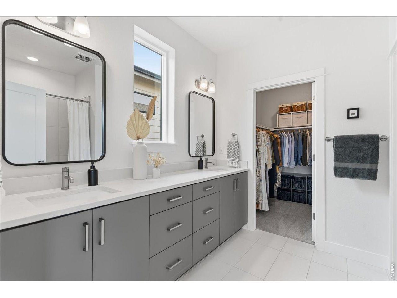 Property Photo 14 Primary bathroom with a walkin closet