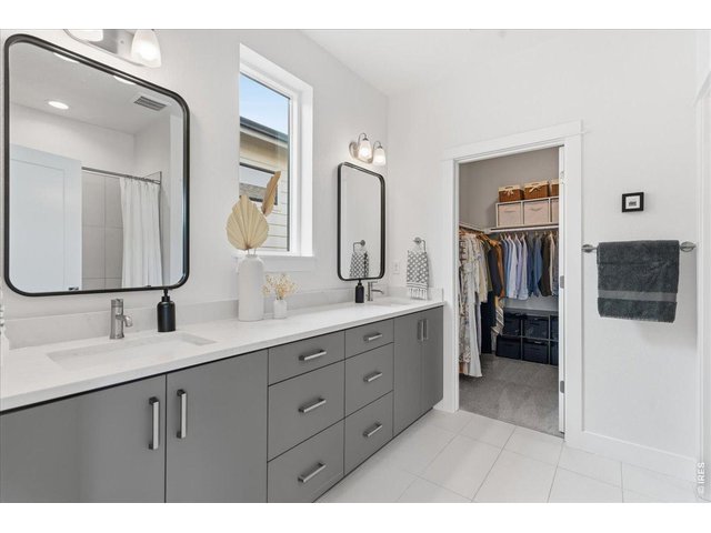 Property Photo 14 Primary bathroom with a walkin closet