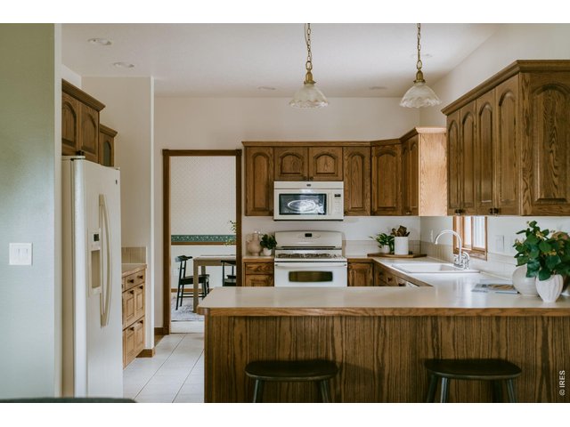 Property Photo 17 Defined spaces but still open and airy