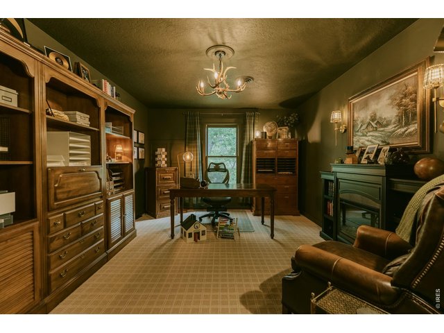 Property Photo 28 Surprise bonus room off primary closet - office or hobby space