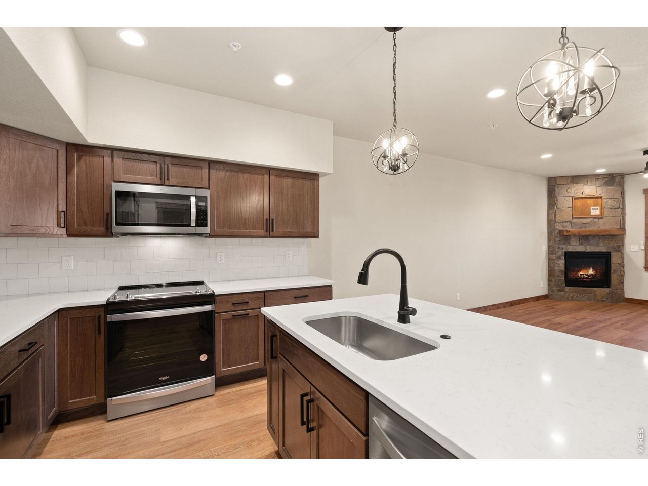 Property Photo 7 Soft close cabinetry