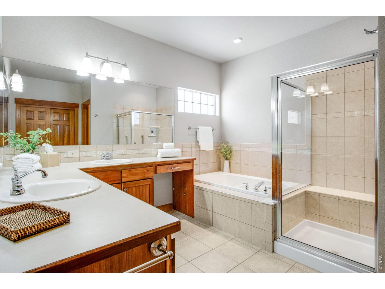 Property Photo 33 Spa-inspired 5 piece primary bathroom with jetted tub and walk-in shower!