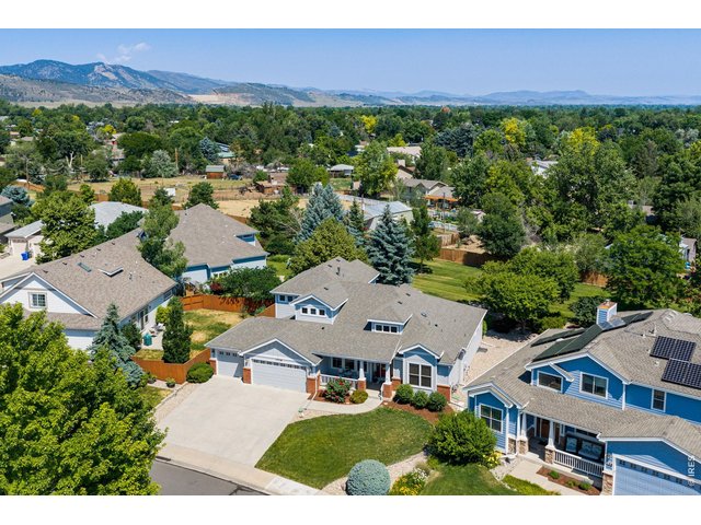 Property Photo 4 Timeless Craftsman architecture, rare quarter acre lot, finished 3 car garage with the 2 car bay at over 23ft long. Comes with Craftsman tool chest and workbench!