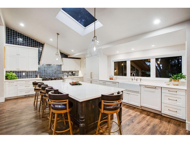Property Photo 8 Large Kitchen with Quartz Counters