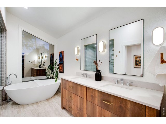 Property Photo 33 Luxurious 5 piece Primary Bathroom