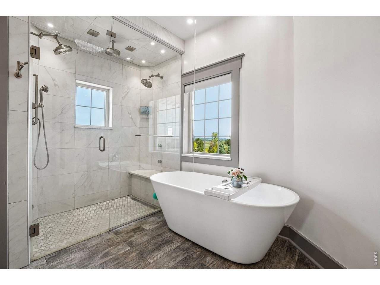 Property Photo 23 Primary spa like bath with soaking tub that fills from the ceiling