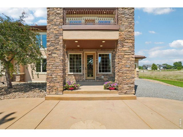 Property Photo 38 Grand porch off of the kitchen and breakfast nook area