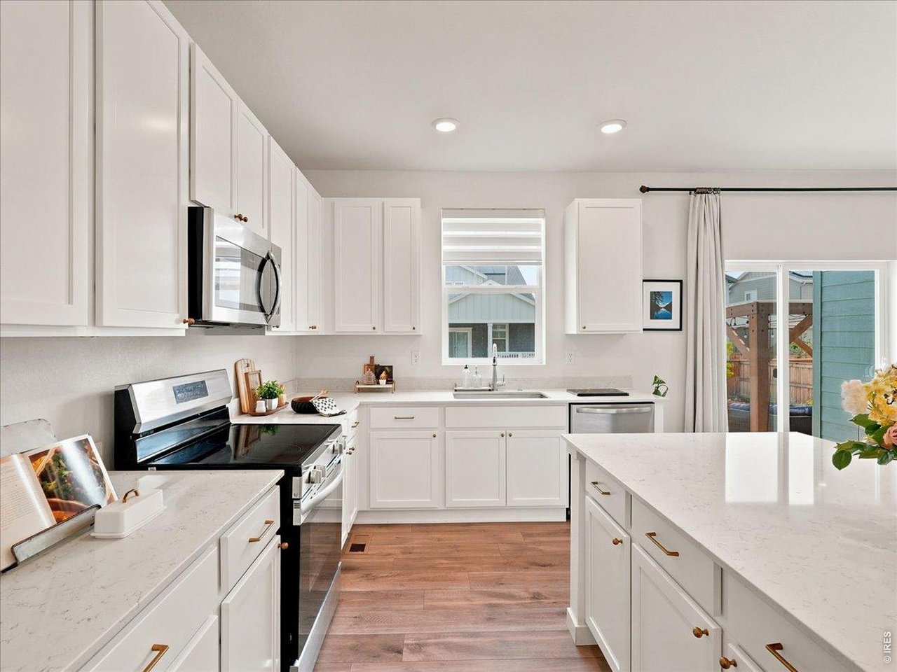 Property Photo 15 Functional layout, plenty of counter space.