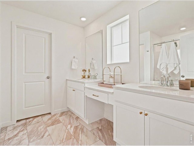 Property Photo 8 En-suite, clean and modern.