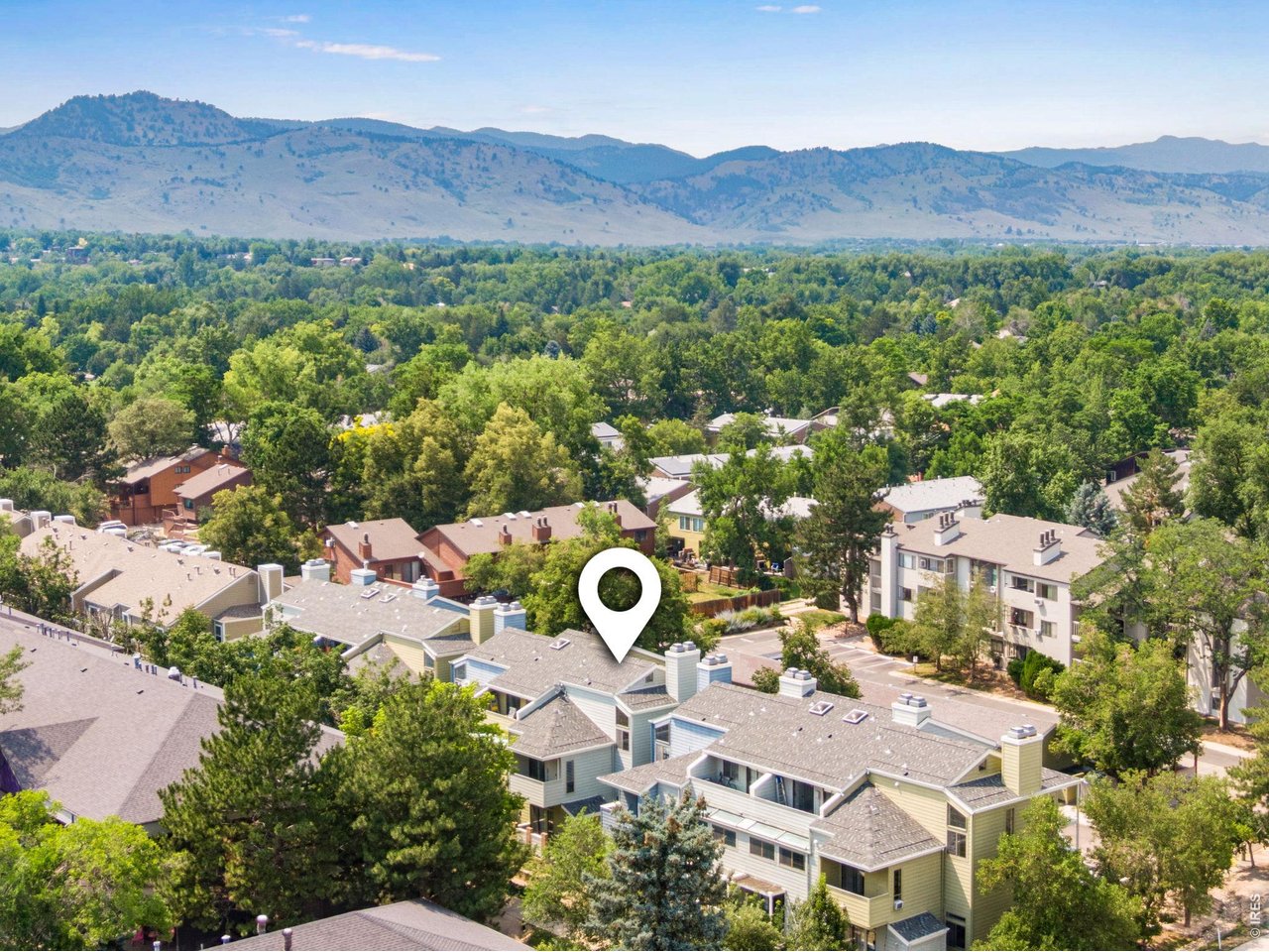 Property Photo 5 Surrounded by conveniences and outdoor living opportunities & recreation, restaurants, shopping, bike paths, and parks, with easy access throughout Boulder, enjoy the lock-and-leave lifestyle in one of Boulder's most convenient locations.
