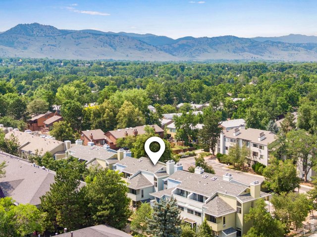 Property Photo 5 Surrounded by conveniences and outdoor living opportunities & recreation, restaurants, shopping, bike paths, and parks, with easy access throughout Boulder, enjoy the lock-and-leave lifestyle in one of Boulder's most convenient locations.