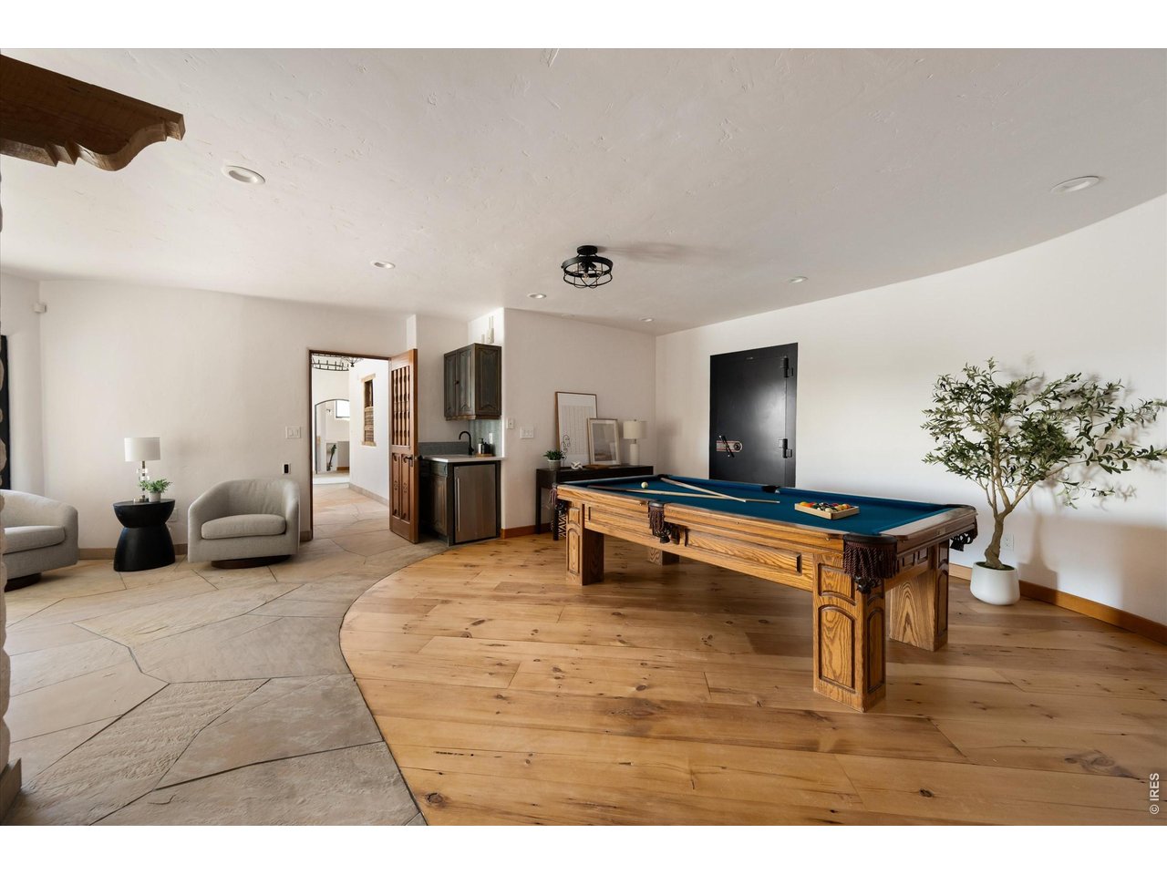 Property Photo 40 27 x 22 Rec room with oversized walk-in safe