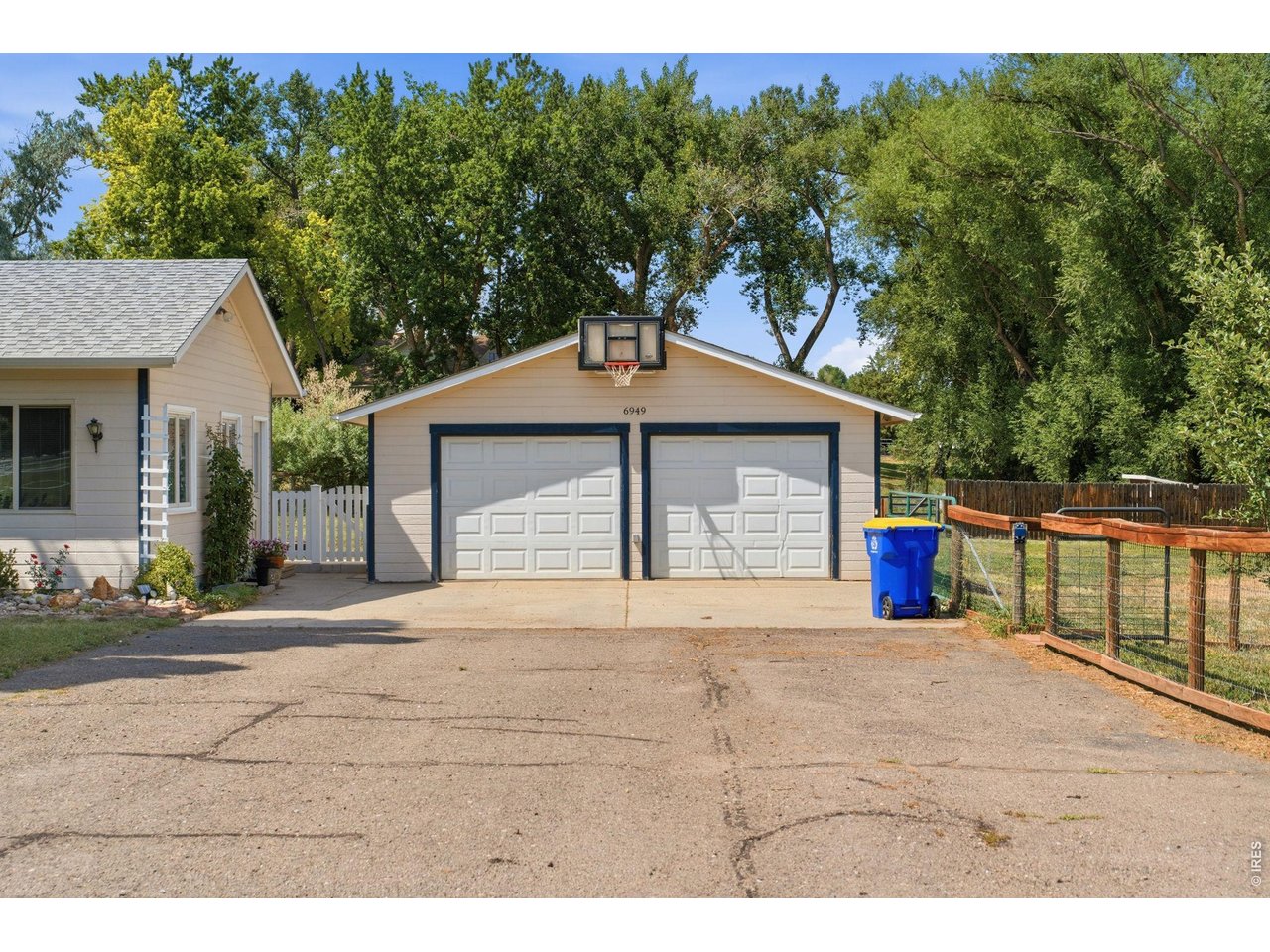 Property Photo 7 Oversized 2-car detached garage