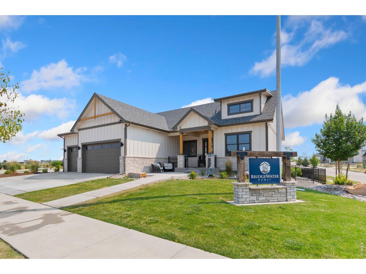 Property Photo 4 Beautiful Aurora Highlands