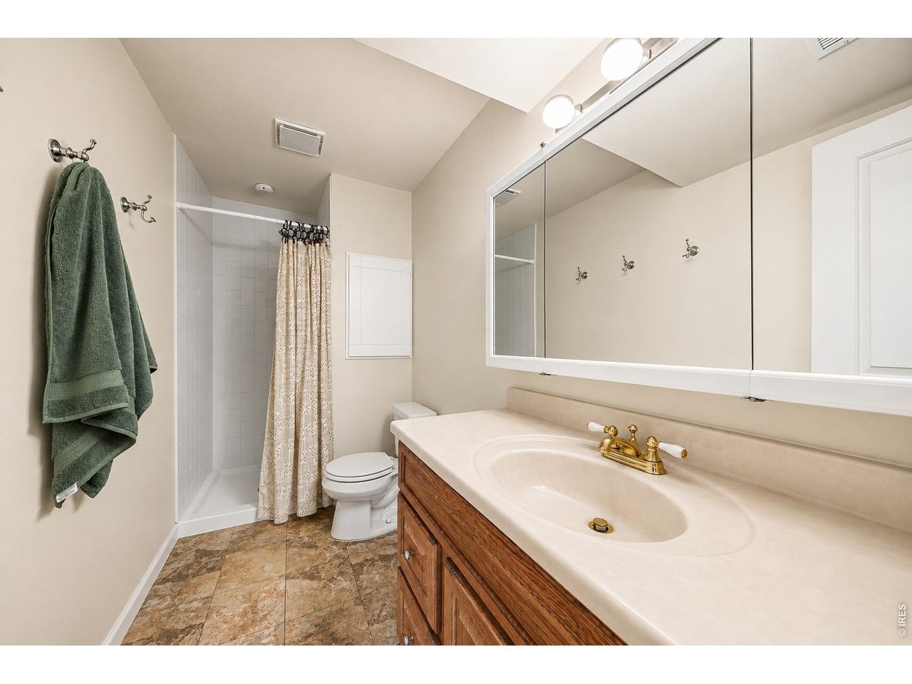 Property Photo 14 Lower level 3/4 bath with new tile and pan