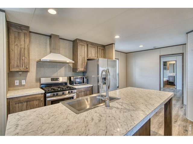 Property Photo 7 gorgeous chefs kitchen with farmhouse sink, island and gas stove and hood