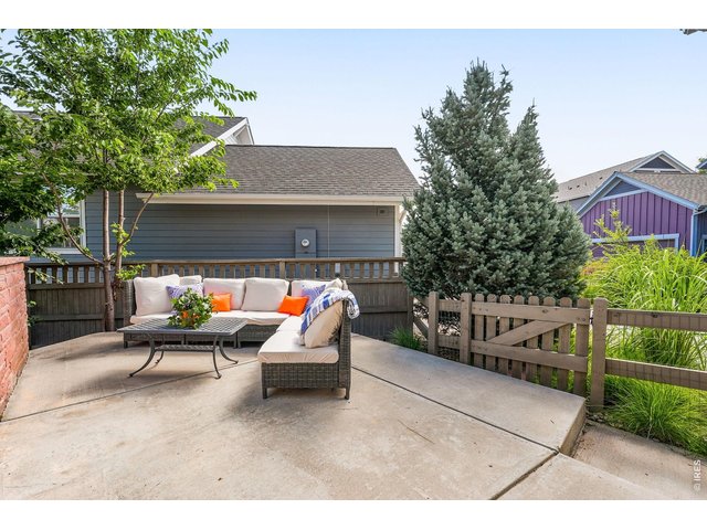 Property Photo 33 Double level patio with built-in planters