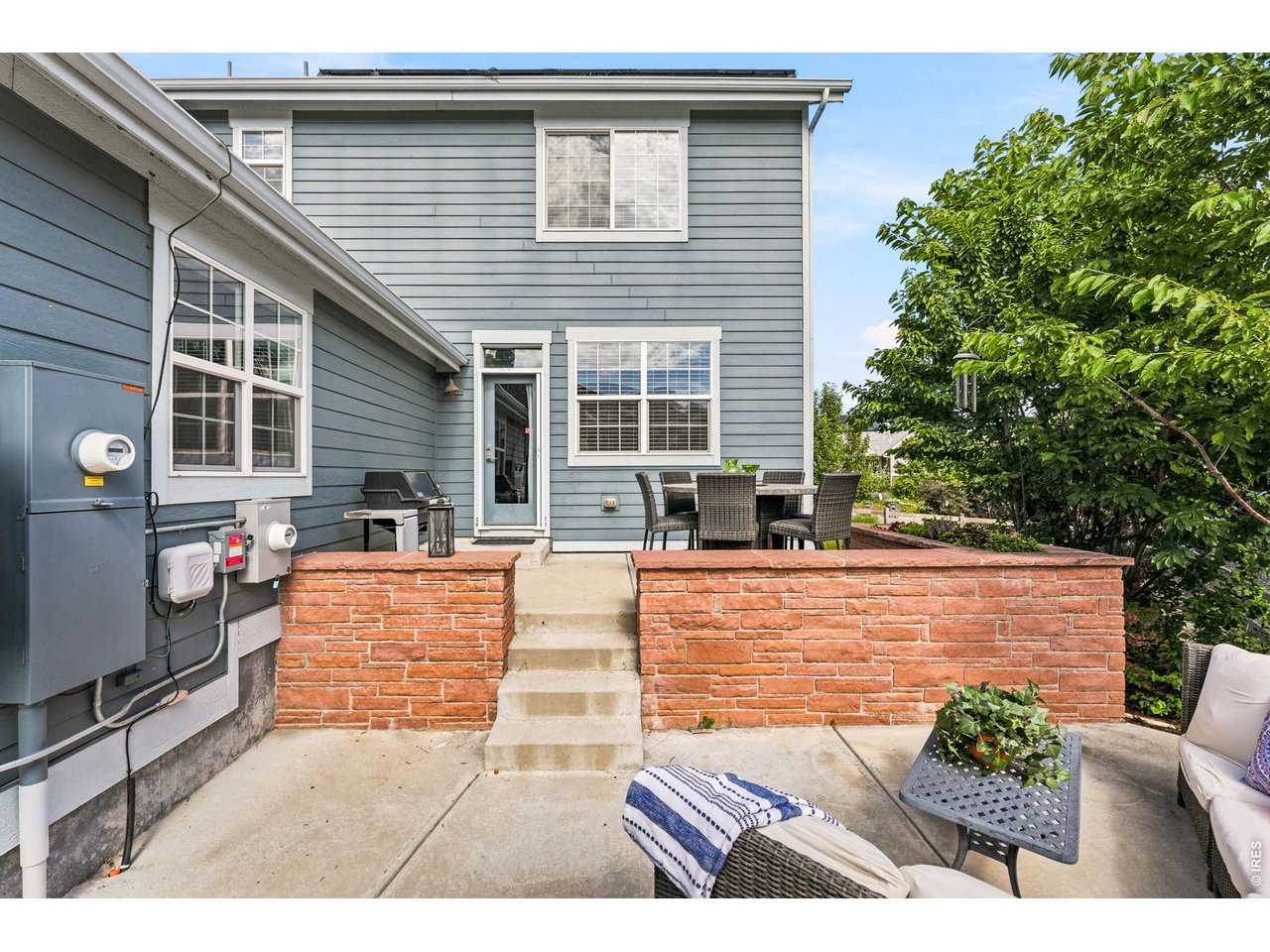 Double level patio with built-in planters