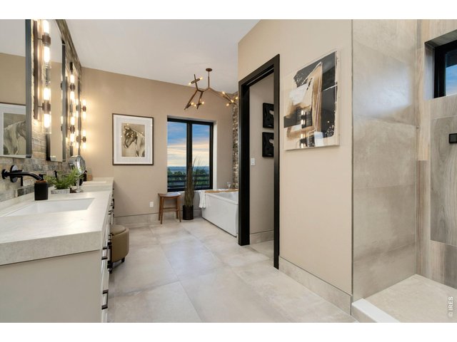 Property Photo 19 Primary Bathroom