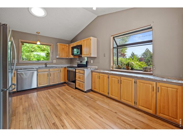 Property Photo 26 Spacious kitchen with ample storage