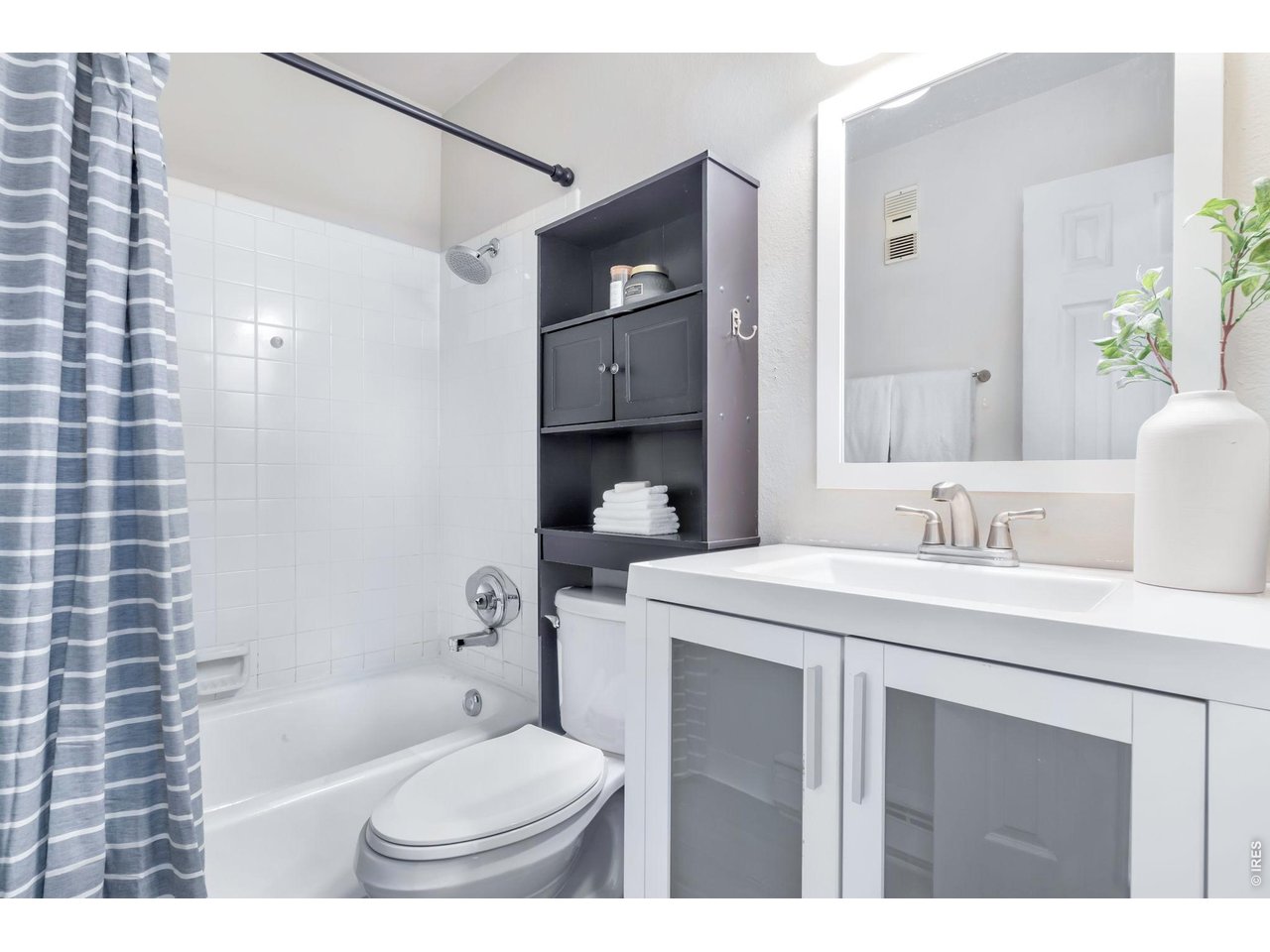 Property Photo 3 Main floor bathroom